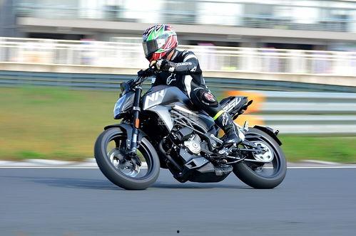 国产春风250视频,驾驭激情，驰骋天地